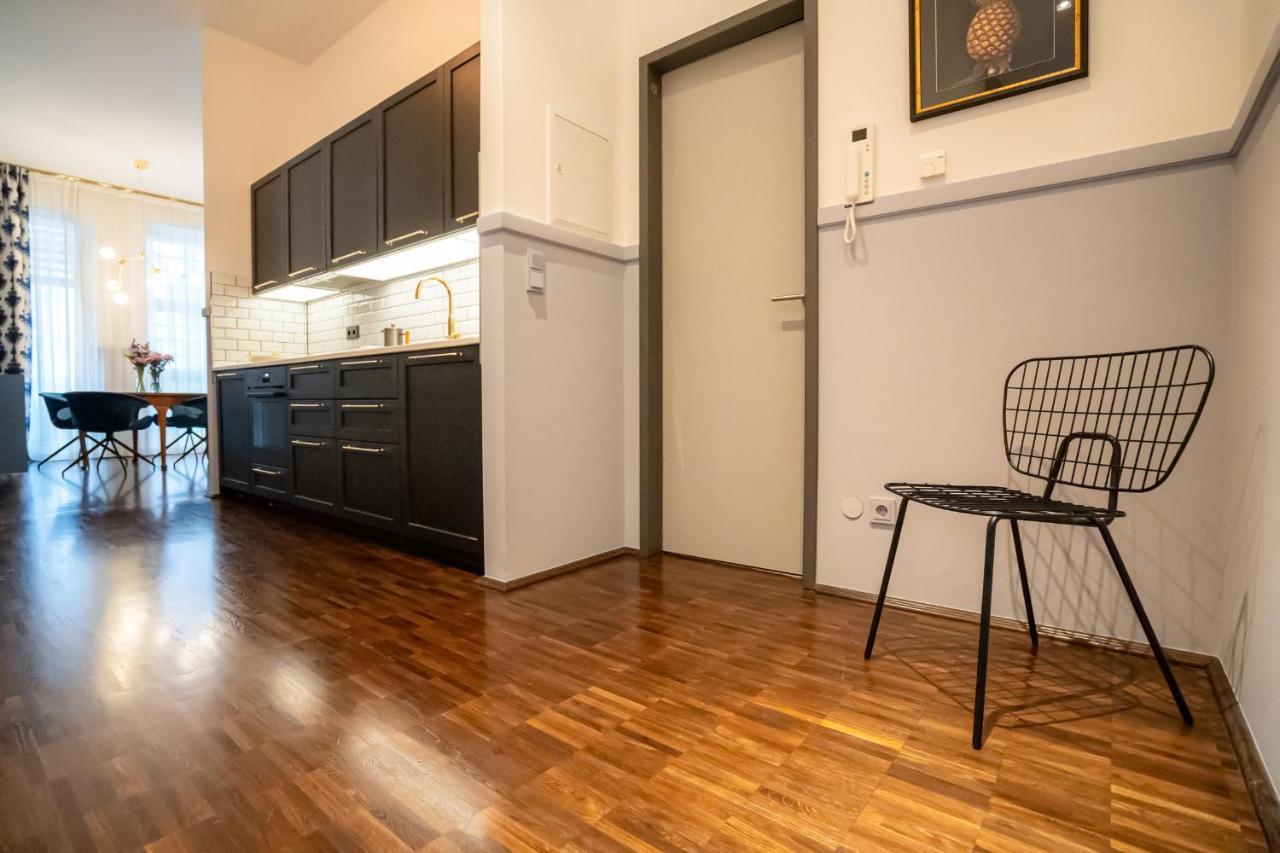 Designer Loft-Ferienwohnung Im Zentrum Mit Tiefgaragen-Parkplatz, Waschmaschine Und Privatterrasse ไลป์ซิก ภายนอก รูปภาพ