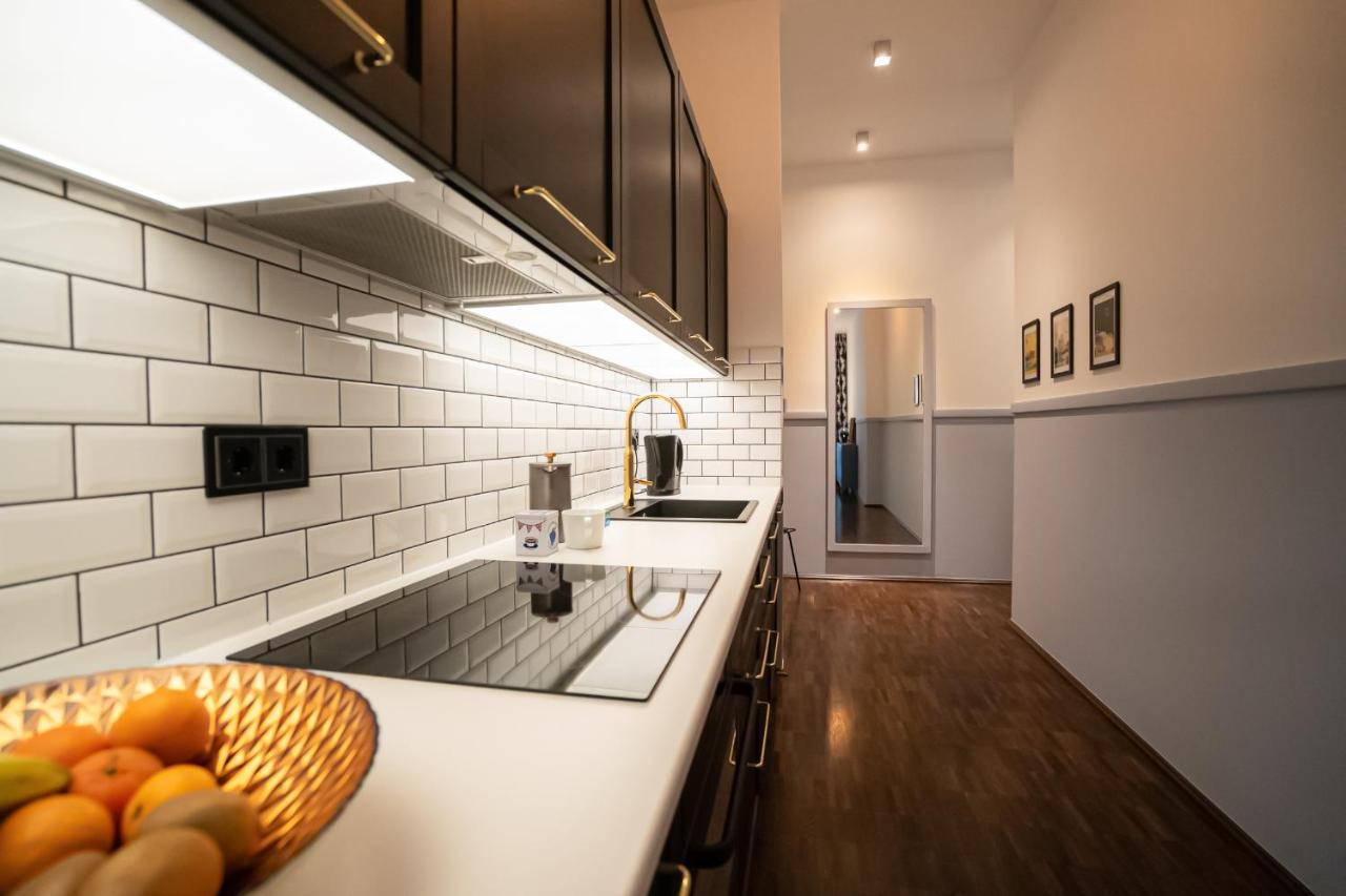 Designer Loft-Ferienwohnung Im Zentrum Mit Tiefgaragen-Parkplatz, Waschmaschine Und Privatterrasse ไลป์ซิก ภายนอก รูปภาพ