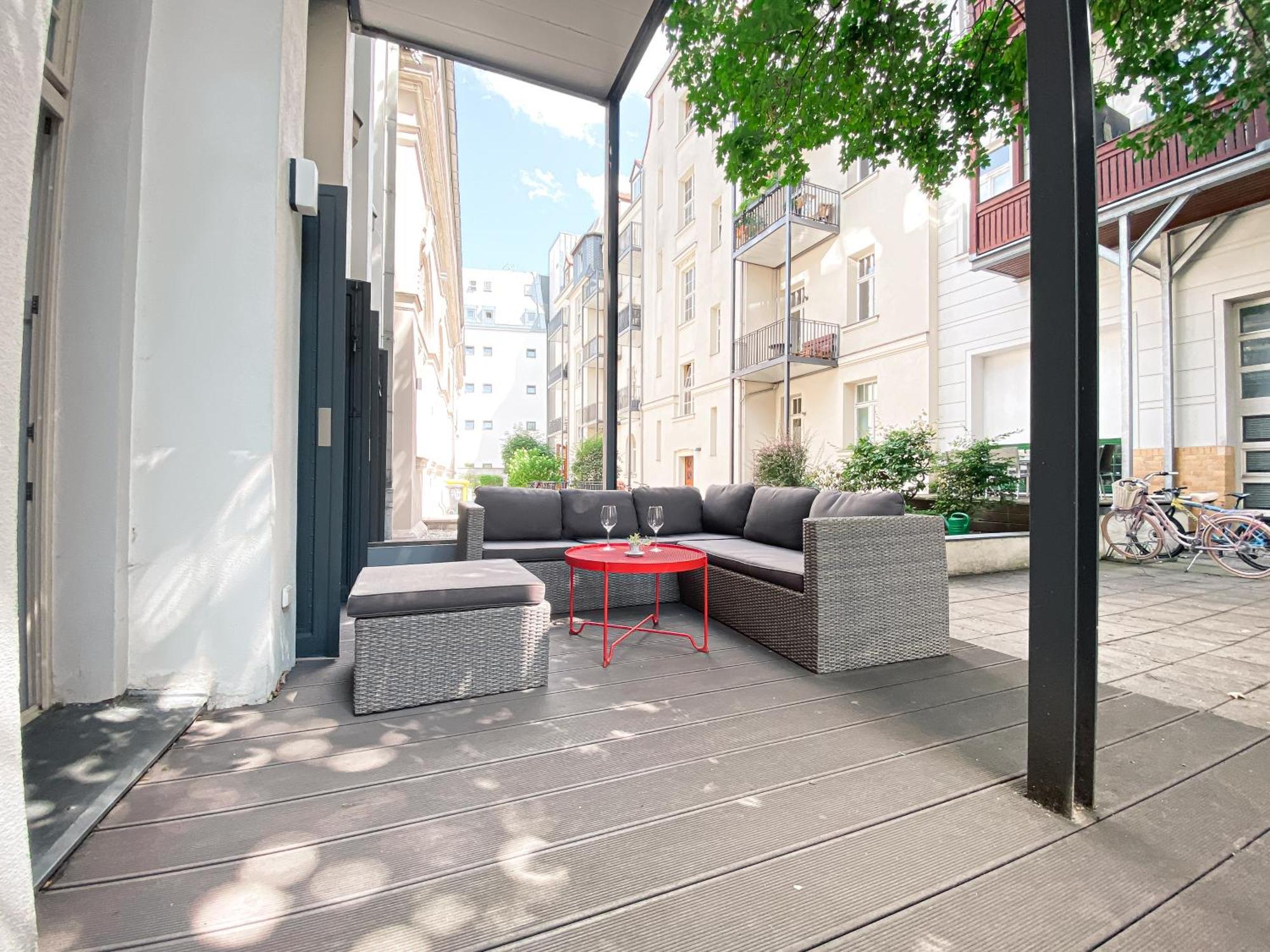 Designer Loft-Ferienwohnung Im Zentrum Mit Tiefgaragen-Parkplatz, Waschmaschine Und Privatterrasse ไลป์ซิก ภายนอก รูปภาพ